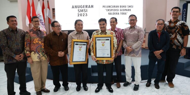 Berkontribusi Atas Pembangunan Pers, Pj Gubernur Banten Al Muktabar Raih Anugerah Sahabat Pers SMSI