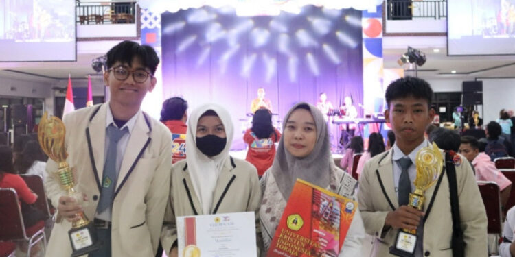 Turun Perdana, Tim Debat Bahasa Inggris MAN Tana Toraja Jadi yang Terbaik di HSDC 2024