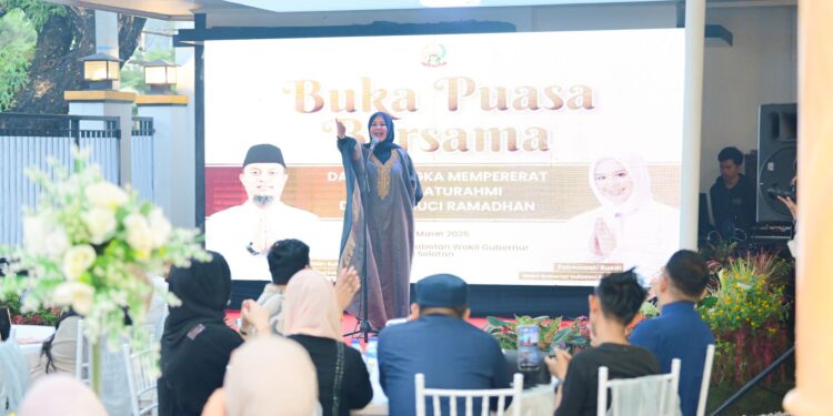 Buka Puasa Bersama, Fatmawati Rusdi Ajak Tiktokers Perbanyak Konten-konten Edukatif