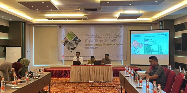 Plh Kadiskominfo SP Sulsel Sultan Rakib Bahas Etika Digital pada TOT PKAD Berbasis LMS