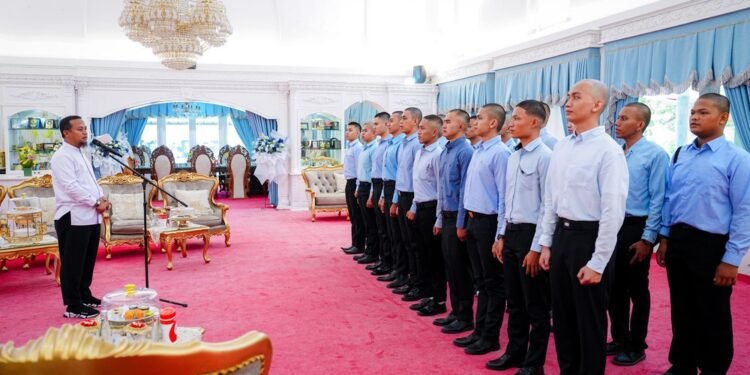 Andi Sudirman Lepas 20 Calon Taruna Penerbangan Sulsel Penerima Beasiswa PPIC
